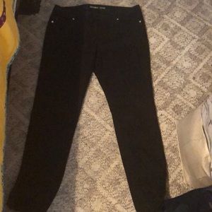 A nice pair of black stretchy jeans